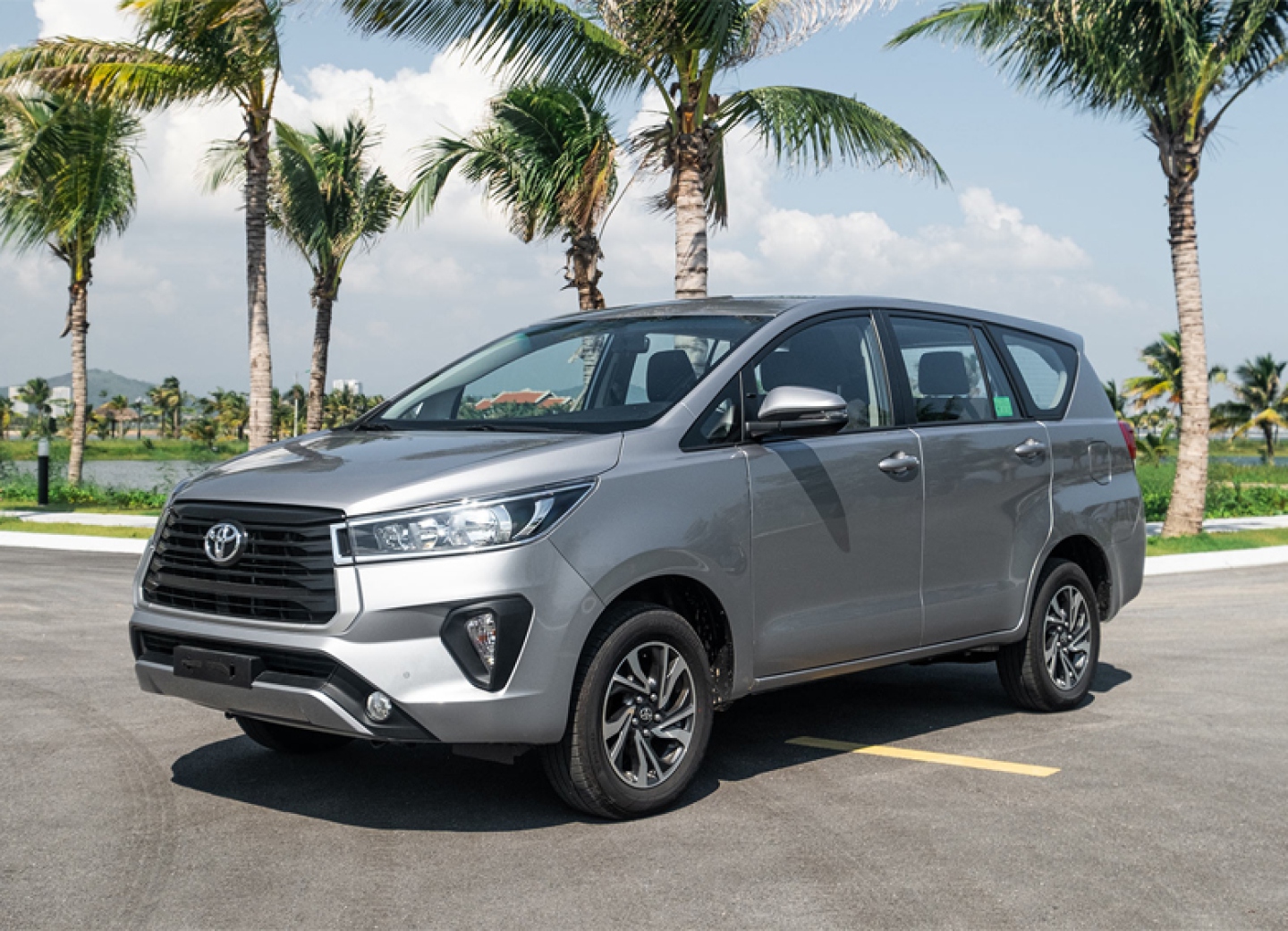 Xe 7 chỗ Toyota Innova